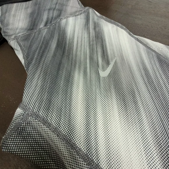 Nike Dri-Fit running reflective capri cropped leggings mesh - Picture 9 of 10